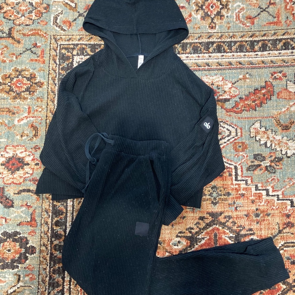 Alo Yoga Muse Set